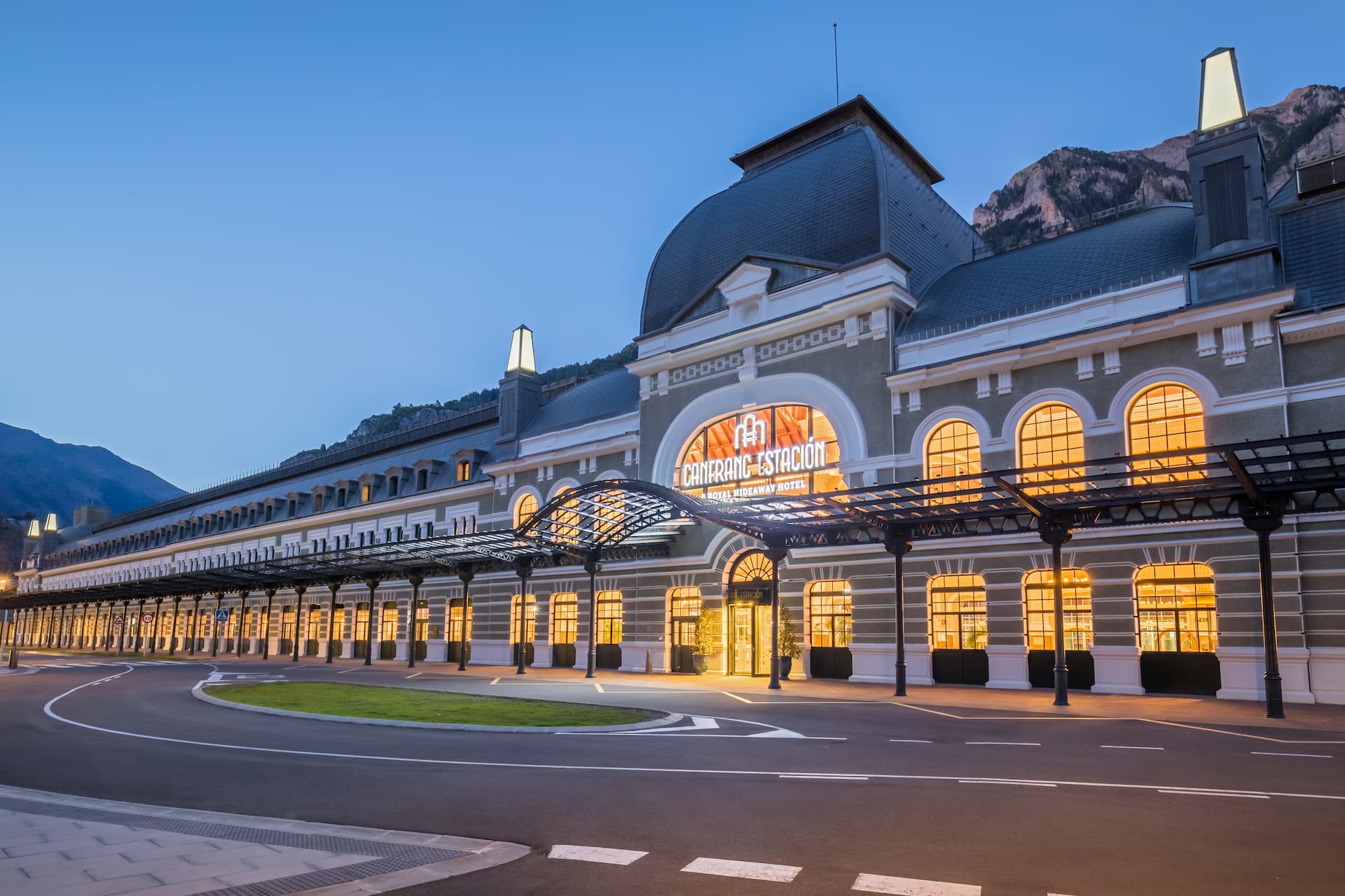 Nuit à la gare de Canfranc 5*